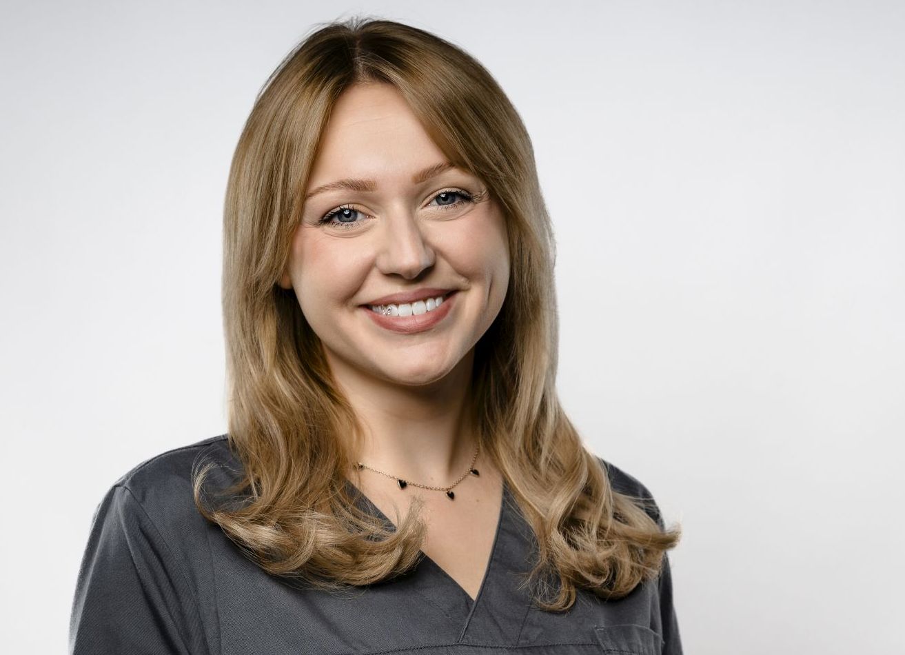 dr anne hausmann 1500x100px